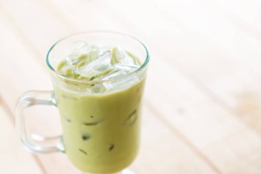 buzlu matcha latte