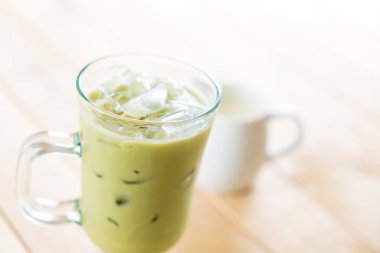 buzlu matcha latte