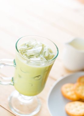 buzlu matcha latte