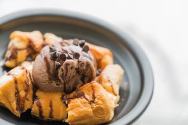 Çikolatalı dondurma tost