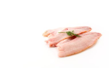 beyaz arkaplanda tilapia ham