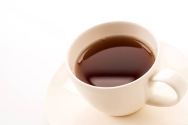 Beyaz arkaplanda çay fincanı
