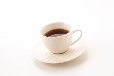 Beyaz arkaplanda çay fincanı