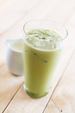 buzlu matcha latte