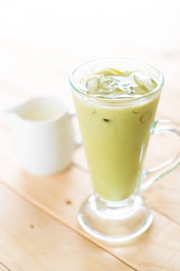 buzlu matcha latte