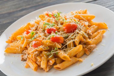 Domates soslu makarna.