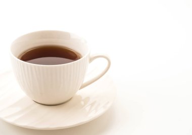 Beyaz arkaplanda çay fincanı