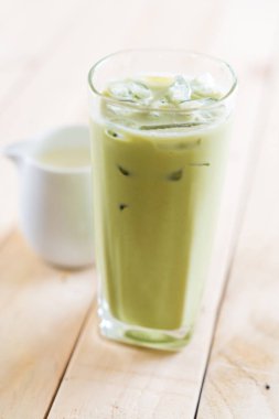 buzlu matcha latte
