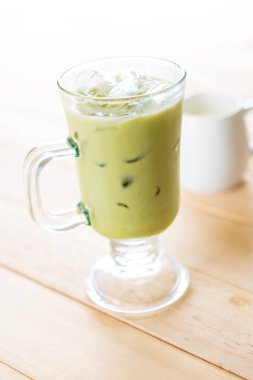 buzlu matcha latte