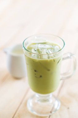 buzlu matcha latte