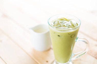 buzlu matcha latte
