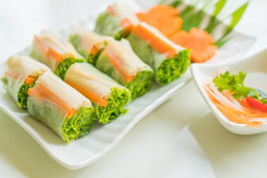 şehriye rulo Vietnam tarzı