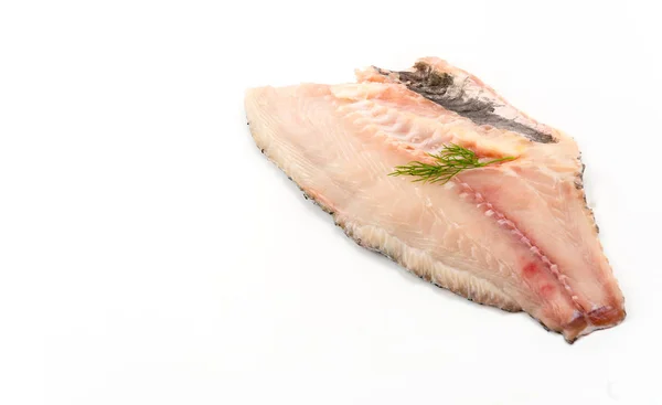 Tilapia rå på vit bakgrund — Stockfoto