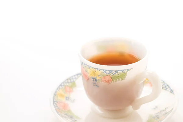 Tazza di tè su sfondo bianco — Foto Stock