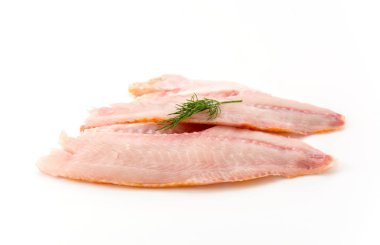 beyaz arkaplanda tilapia ham