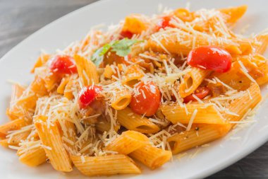 Domates soslu makarna.