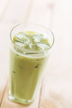 buzlu matcha latte
