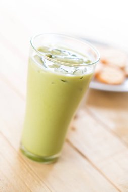 buzlu matcha latte