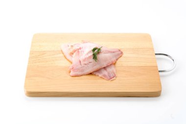 Tahtada tilapia çiğ