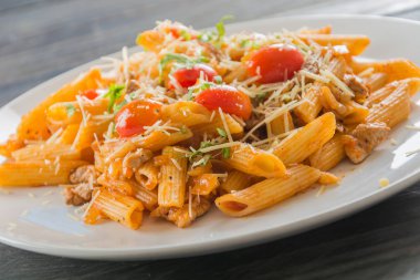 Domates soslu makarna.