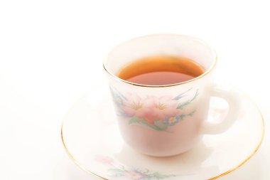 Beyaz arkaplanda çay fincanı