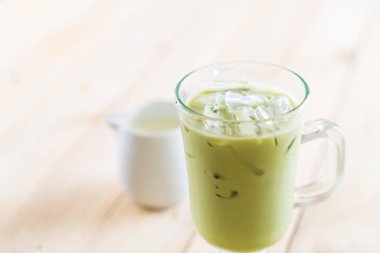 buzlu matcha latte