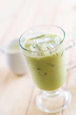 buzlu matcha latte