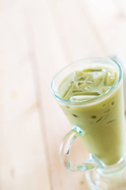 buzlu matcha latte