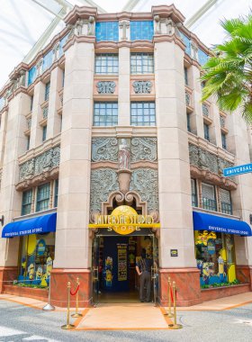 Singapur - 20 Temmuz: Turist ve pic alarak Tema parkı ziyaret edenler