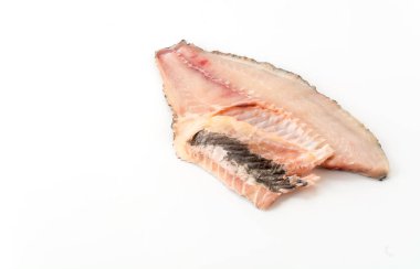 beyaz arkaplanda tilapia ham