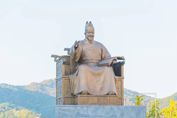 Estatua Rey sejong en la ciudad de seúl Corea — Foto de Stock