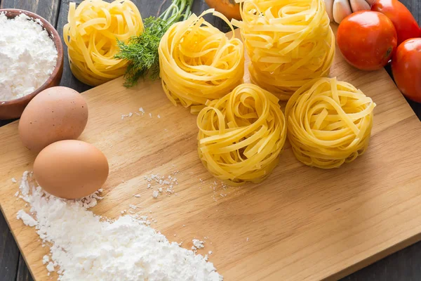 Dry pasta spaghetti with ingredient — Stock Photo, Image