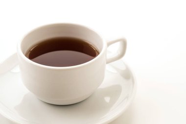 Beyaz arkaplanda çay fincanı