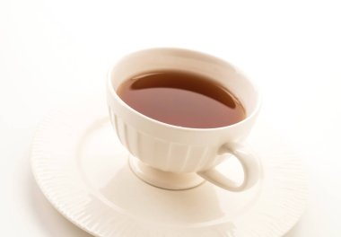 Beyaz arkaplanda çay fincanı