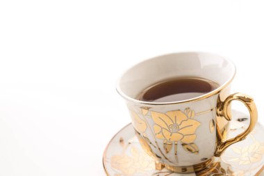Beyaz arkaplanda çay fincanı