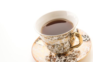 Beyaz arkaplanda çay fincanı