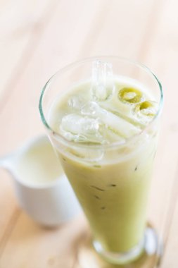 buzlu matcha latte