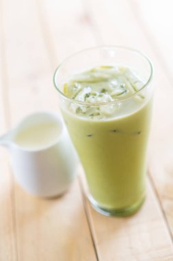buzlu matcha latte