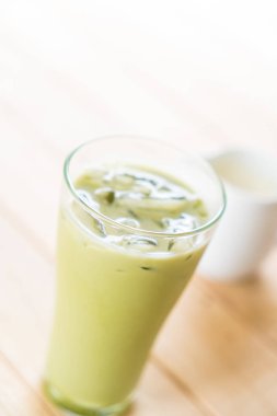 buzlu matcha latte