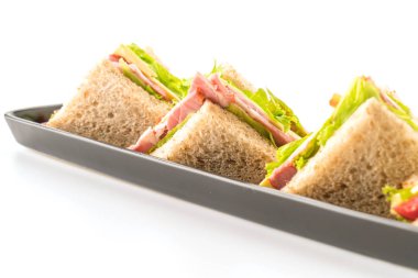 beyaz zemin üzerinde sandviç