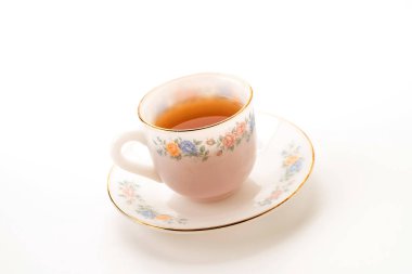 Beyaz arkaplanda çay fincanı