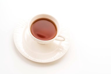 Beyaz arkaplanda çay fincanı