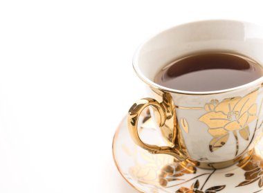 Beyaz arkaplanda çay fincanı