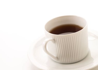 Beyaz arkaplanda çay fincanı