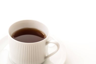 Beyaz arkaplanda çay fincanı