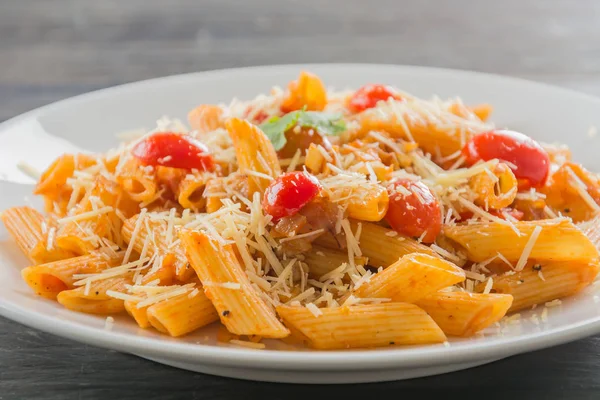 Domates soslu makarna.