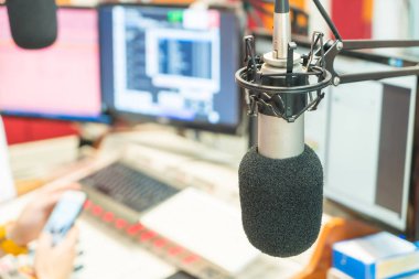 mikrofon için radyo yayında
