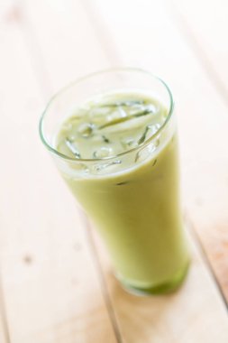 buzlu matcha latte
