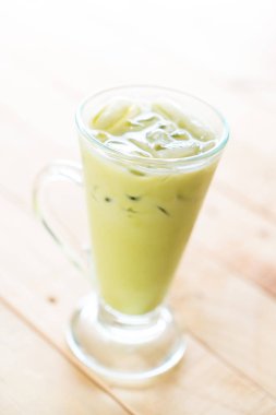 buzlu matcha latte