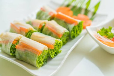 şehriye rulo Vietnam tarzı